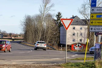 An der B 175 in Glauchau fallen Bäume - An der B 175 in Glauchau, in der Nähe des Abzweigs Auestraße, werden in diesen Tagen Bäume fallen.