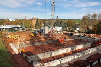 An der neuen Rettungswache wachsen die Fundamente - Die Fundamente für die neue Rettungswache sind so gut wie fertig. Dafür wurden bisher rund 200 Kubikmeter Beton und 15 Tonnen Bewehrungsstahl verbaut.