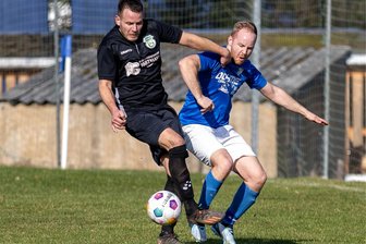 An der Pflaumenallee fallen die Tore wie reife Früchte - Nicht zu bremsen: Björn Jäkel (l., hier in einem früheren Spiel) traf am Sonntag in Hainichen fünfmal für seinen SV Lichtenberg.