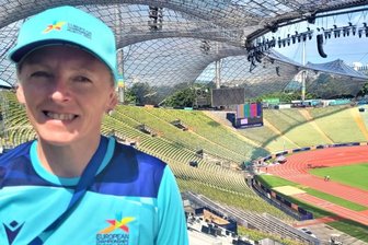 An der Seite der internationalen Elite - Kurz vor Beginn der European Championships ging es noch etwas ruhiger zu. Da blieb Manuela Kruppa Zeit für einen Schnappschuss im Olympiastadion, in dem inzwischen deutlich mehr Betrieb herrscht.
