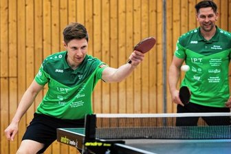 An die Spitze geschmettert - Eines von drei erfolgreichen Doppeln: Marcel Zieger (l.) und Michael König-Stiller, hier in einer früheren Partie, harmonierten gut.