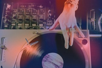 Frauen waren in allen Phasen der Entwicklung elektronischer Musik präsent, sei es bei der Produktion von Soundtracks, bei der Einrichtung eines Soundlabors oder bei einem internationalen Musikfest