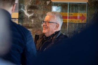 An diesem Ort im Vogtland spüren Menschen den Schrecken des Krieges - Das Luftschutzmuseum ist sein Lebenswerk: Gert Müller, Chef der Bergknappen.
