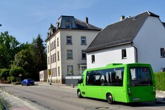 An Haltestelle kommen Ampeln - Nahe der Bushaltestelle an der Einfahrt zum Diska-Markt an der Frohnbachstraße soll eine Fußgängerampelanlage errichtet werden.