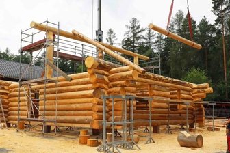 An Heinzebank entsteht Waldschule - In Langenbernsdorf entsteht das Blockhaus für die künftige Waldschule des Forstbezirks Marienberg an der Heinzebank. 