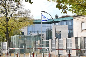 An Sicherheit zu sparen, zahlt sich nicht aus - Ein Libyer ist am Wochenende wegen Anschlagsplänen auf die israelische Botschaft festgenommen worden. Foto: Paul Zinken/dpa