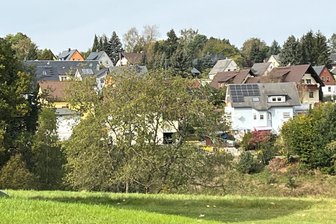 An welchen Straßen in Adorf bald Bauleute anrücken - In der Hummelbergsiedlung (Foto) in Adorf wird im Sommer an mehreren Straßen gebaut.