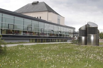 Anbau ans Plauener Stadtbad: Vorhaben nimmt weitere Hürde - Vor diese Glasfront soll der Bad-Anbau gesetzt werden.