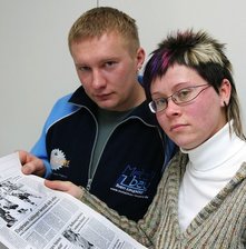 "Anblick erinnert an Horrorfilm" - 
              <p class="artikelinhalt">Die Glauchauer Eispiratenfans Stephanie Pfautsch und Marcel Müller haben schnell geholfen. </p>
            