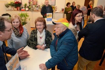 Andrang beim Speed-Dating für Verbraucher - Feier zum 30-jährigen Bestehen der Verbraucherzentrale Auerbach.