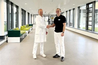 Andreas Wolfgang Reske leitet die Ärzteschaft im HBK Zwickau und Kirchberg - Prof. Dr. med. Andreas Wolfgang Reske (rechts) löst Dr. med. Karsten Fröhlich als Ärztlichen Direktor des HBK ab.