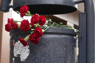 Anerkennung ohne Nelkenstrauß - Nelken zum Frauentag? Die sind in den neuen Bundesländern out! 