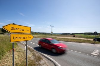 Angedrohte Straßensperrung in Plauener Ortsteil: Landesamt widerspricht Oberbürgermeister - Die Verbindungsstraße von Oberlosa nach Unterlosa im Plauener Süden kreuzt die Bundesstraße 92. Der Freistaat will diese Kreuzung kappen, das sorgt in den Ortsteilen für großen Unmut.