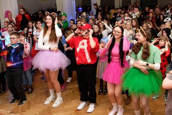 Angehende Erzieher gestalten Faschingsparty für Rochlitzer Grundschüler - Eine Faschingsparty haben Grundschüler am Dienstag im Bürgerhaus erlebt.