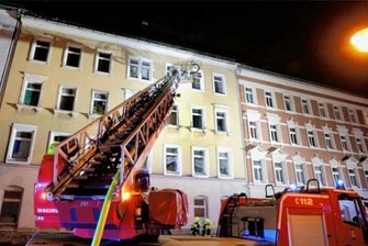 Angeklagte im Fall von schwerer Brandstiftung nicht auffindbar - Staatsanwältin erlässt Haftbefehl - Personen kamen bei dem Brand nicht zu Schaden. Das Haus auf der Jakobstraße steht nach Angaben des Eigentümers heute leer.