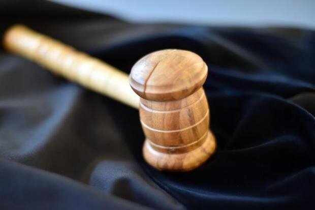 Angeklagter erscheint im Vollrausch: Richter in Aue-Bad Schlema verhängt Strafbefehl - 