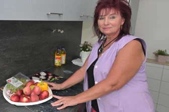Angekommen im neuen Zwickauer „Regenbogenhaus“: Ohne „die Kerstin“ läuft nichts - Kerstin Täuber (64) - die gute Seele der Gestrauchelten.