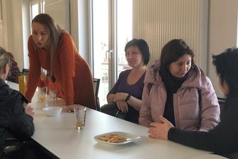 Angekommen in Freiberg: Ukrainerinnen wollen reden - Am Sonntagnachmittag kamen Ukrainerinnen und ihre Kinder bei der Freiberger Wohnungsgenossenschaft ins Gespräch. 