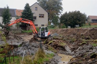 Anger-Umgestaltung in Eich fast fertig - So sah es zum Beginn der Arbeiten am Anger von Eich im vergangenen Oktober aus. Nun sind die Arbeiten beendet.