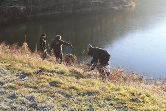 Angler räumen an der Koberbachtalsperre auf - Der Crimmitschauer Anglerverein leistete am Samstag einen Arbeitseinsatz an der Koberbachtalsperre.
