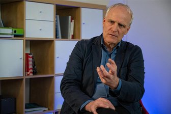 Angriff auf Abgeordnetenbüro in Mittweida - Der Bundestagsabgeordnete Bernhard Herrmann (Bündnis 90/Die Grünen) hatte im April 2022 in Mittweida sein neues Regionalbüro für Mittelsachsen eröffnet. Nun ist es Ziel eines Angriffs geworden.