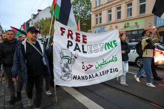 Angriff auf das „Conne Island“: In Leipzig wollen sich am Samstag zwei linke Strömungen bei Demos gegeneinander stellen - „Handala“-Demonstration zum zweiten Jahrestag des Hamas-Überfalls am 7.Oktober 2025 in Leipzig. Die Gruppe, die vom Verfassungsschutz beobachtet wird, rechtfertigt Terror gegen Israel als „antiimperialistischen Kampf“.