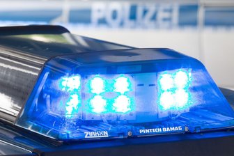 Angriff mit Parolen gegen Rechts - Staatsschutz ermittelt - Der Staatsschutz ermittelt wegen einer Auseinandersetzung am Königsufer. (Symbolbild)