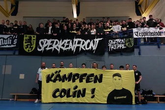 Anhänger des VSV Oelsnitz an Krebs erkrankt: Spendenaktion sorgt für Gänsehaut - Fans und Mannschaft des VSV Oelsnitz haben ein starkes Zeichen für den guten Zweck gesetzt.