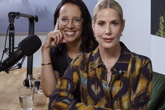 Anika Decker und Miriam Junge über ihren Podcast „Bin ich jetzt das Problem?!“: Hilfe bei Beziehungen, Jobkrisen und Selbstzweifeln - Miriam Junge und Anika Decker (rechts) haben den gemeinsamen Podcast „Bin ich jetzt das Problem?!“ gestartet.