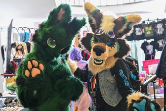 Anime-Messe in Chemnitz: „Der Preis für das Kostüm geht in die Tausende“ - Deku (links) und Nirvana hatten Spaß auf der AniMC im Kraftwerk Chemnitz.