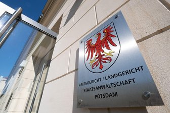 Anklage gegen Kinderarzt: Mehr als 70 mutmaßliche Opfer - Das Landgericht Potsdam befasst sich mit der Anklage gegen einen Kinderarzt wegen Straftaten gegen die sexuelle Selbstbestimmung. Es geht um 130 Fälle und mehr als 70 Betroffene. (Symbolbild) 
