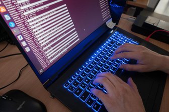 Anlagebetrug und Datendiebstahl übers Internet: Kriminalpolizei warnt vor Cybercrime in Westsachsen - Kriminelle machen sich die Anonymität des Internets zunutze. Oft können ihre Spuren kaum verfolgt werden.