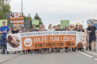 Annaberg-Buchholz: 700 Abtreibungsgegner beim "Schweigemarsch für das Leben" - Etwa 700 Abtreibungsgegner nahmen am "Schweigemarsch für das Leben" teil.
