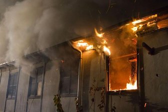 Annaberg-Buchholz: Baracke in Flammen - Am Sonntagmorgen wurde die Feuerwehr gegen 3 Uhr an die Hans-Witten-Straße gerufen.