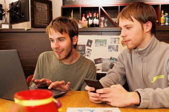 Annaberg-Buchholz bekommt ein Videospiel als modernen Stadführer - Spurensuche auf moderne Art: Jonny (links) und Joel Walther aus Sehmatal haben sich zwei Jahre mit der Geschichte der jüdischen Gemeinde in Annaberger beschäftigt. Entstanden ist ein neuer Stadtführer. 