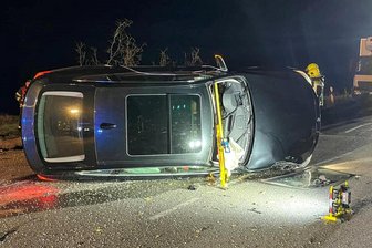 Annaberg-Buchholz: Betrunkener überschlägt sich mit seinem BMW und richtet 41.000 Euro Schaden an - Der 39-Jährige überschlug sich mit seinem BMW.