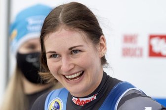 Annaberg-Buchholz: Oberbürgermeister gratuliert Weltmeisterin Julia Taubitz - Rennrodlerin Julia Taubitz