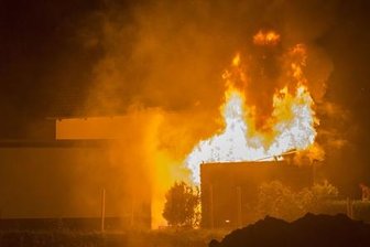 Annaberg-Buchholz: Schuppen brennt nieder - Mann verletzt - 