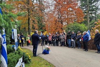 Annaberg-Buchholz: Sozialdienstleistende und Schüler setzen Zeichen gegen Antisemitismus - Der Projekttag „Jüdisches Leben in Annaberg und Buchholz“ endete mit einer Gedenkveranstaltung am jüdischen Ehrenhain.