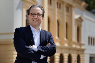 Annaberg-Buchholzer Theater will überregional bekannt werden - Moritz Gogg ist seit der neuen Spielzeit Geschäftsführender Intendant im Erzgebirge. Für ihn sind Ensemble-Theater wie das in Annaberg die Zukunft.