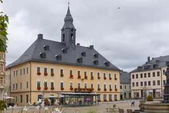 Annaberg: Wohnsitz lässt sich nun auch digital anmelden - Neue digitale Möglichkeiten sollen dabei helfen, den Bürgern den Gang ins Annaberger Rathaus häufiger zu ersparen.