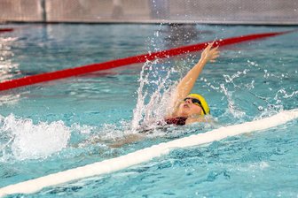 Annaberger fischen  18 Plaketten aus dem heimischen Atlantisbecken - Die zwölfjährige Cora Lang war mit zwei Gold-, zwei Silber- und einer Bronzemedaille die beste Schwimmerin des Gastgebervereins.