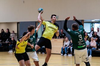 Annaberger Handballer ziehen Rodewischer Wölfen die Zähne - Lukas Schmidt, hier in der Partie gegen Claußnitz, steuerte fünf Treffer zum Auswärtssieg des HCAB in Rodewisch bei.