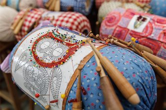 Annaberger Klöppeltage: Gewinner des Wettbewerbs „Verdrehtes“ geehrt - 27 Arbeiten waren zum Klöppelwettbewerb „Verdrehtes“ eingereicht worden.