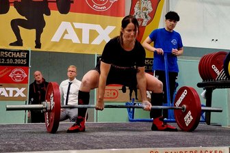 Annaberger Kraftsportler räumen bei nationalen Titelkämpfen ab - Susan Reichelt sicherte sich nicht nur den DM-Titel, sondern auch eine besondere Trophäe.