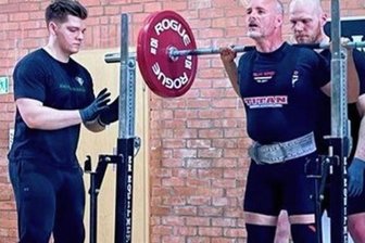 Annaberger lassen Muskeln spielen - Annabergs Dreikämpfer Yves Golda bestritt seinen 100. Wettkampf erfolgreich.