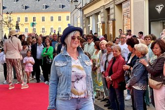 Annaberger Modenacht bietet Erzgebirgern nicht nur stylische Trends - Gleich mehrere Modenschauen entlang der Buchholzer Straße weckten das Interesse der zahlreichen Besucher der Modenacht am Samstagabend in Annaberg-Buchholz.