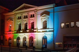 Annaberger Theater leuchtet für den Frieden - 