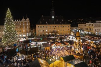Annaberger Weihnachtsmarkt ist eröffnet - Feierlich ist am Freitag in Annaberg-Buchholz die Adventszeit eingeläutet worden.