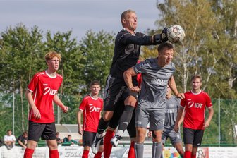 Annabergs Fußballer wollen wutschäumenden Syrauern am Freitagabend die Zähne zeigen - Wenn Trainer Lars Walther im Urlaub ist, übernehmen Reiko Thomas und Franz Sander das Kommando an der Seitenlinie des VfB Annaberg. Dann steht auf jeden Fall Kamil Weisser im Tor.